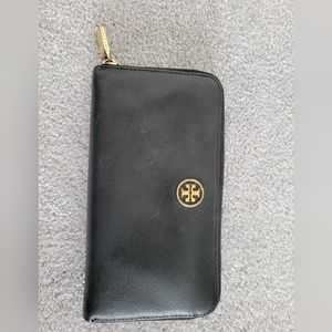 Tory Burch Robinson Zip Up Wallet Black